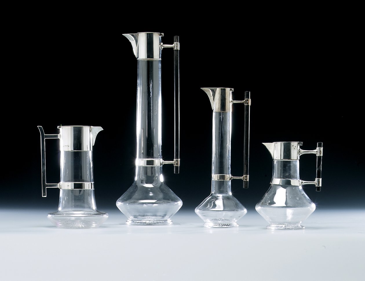 Carafe à vin montée en argent et autres verreries - Christopher (attr. to) Dresser