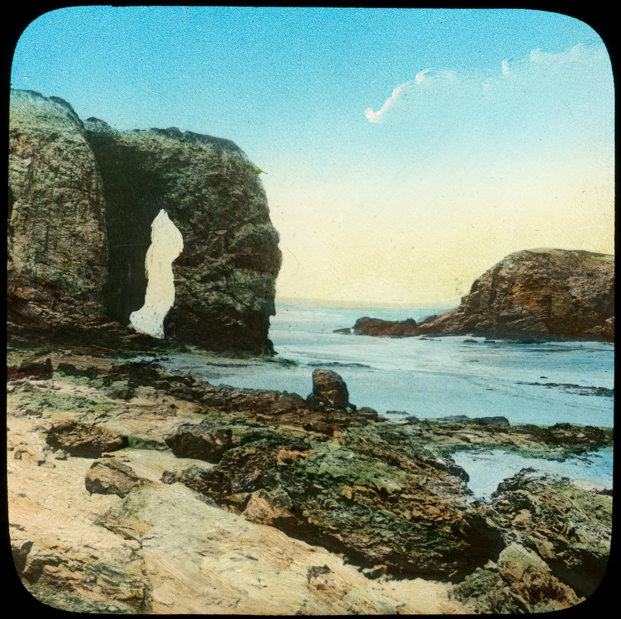 Arc de roche à Perran Beach, Cornouailles - Church Army Lantern Department