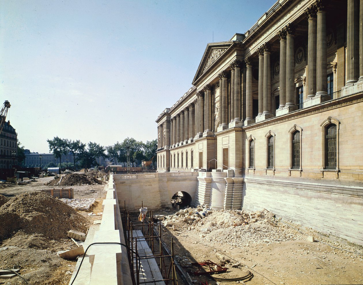 La colonnade du Louvre photographiée pendant la restauration, 8 septembre 1966 - Claude Perrault