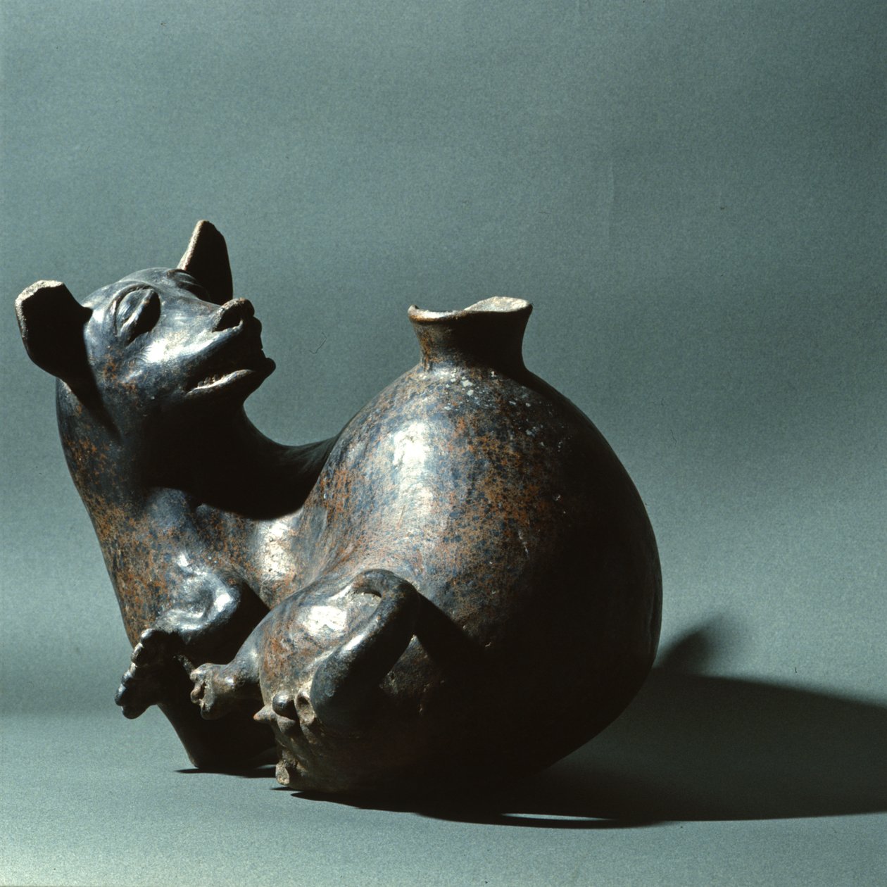 Chien assis de Colima, 300 av. J.-C. - 500 apr. J.-C. - Colima Culture
