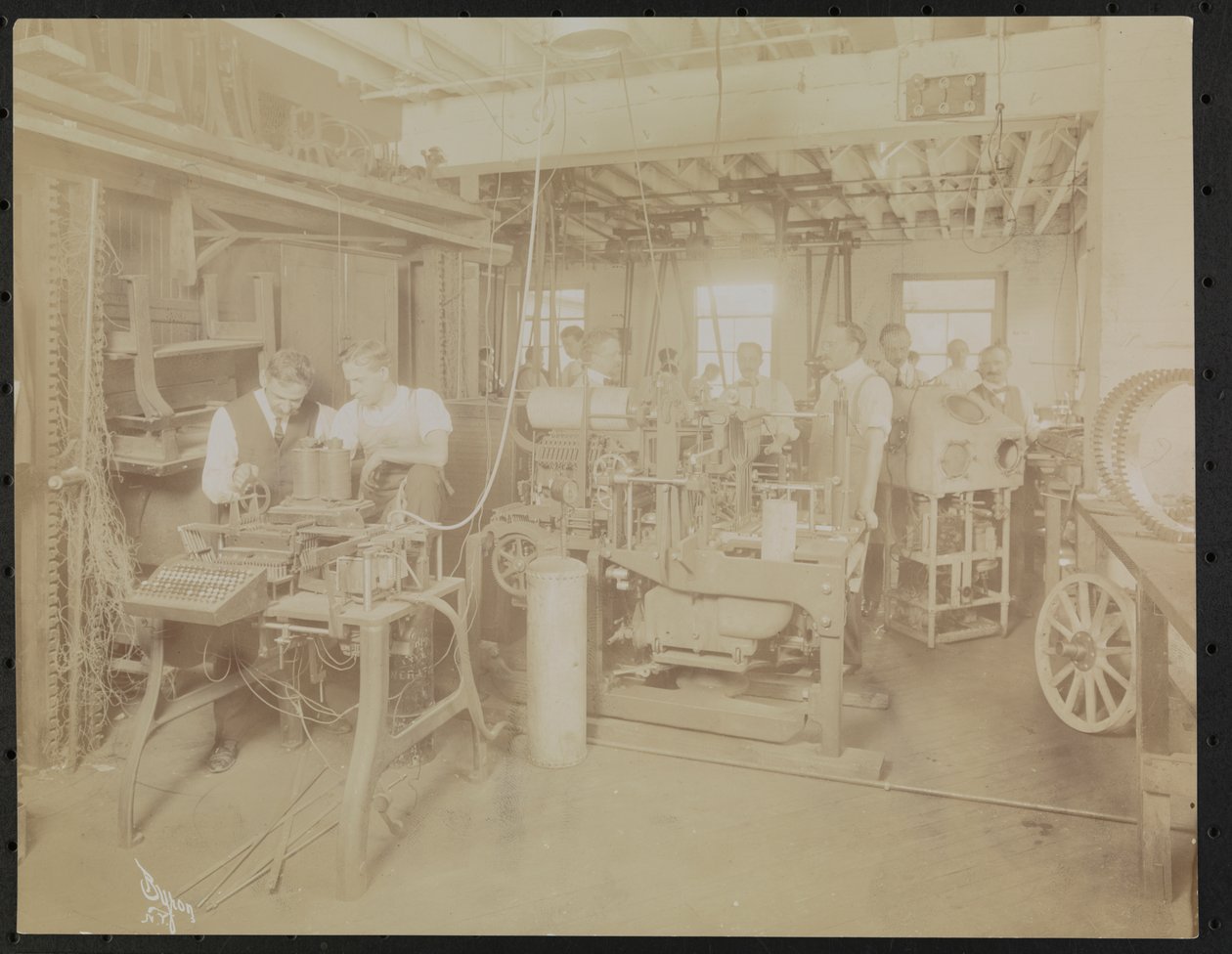 Laboratoire de films Dressler & Co. avec des hommes travaillant, New York - Company Byron