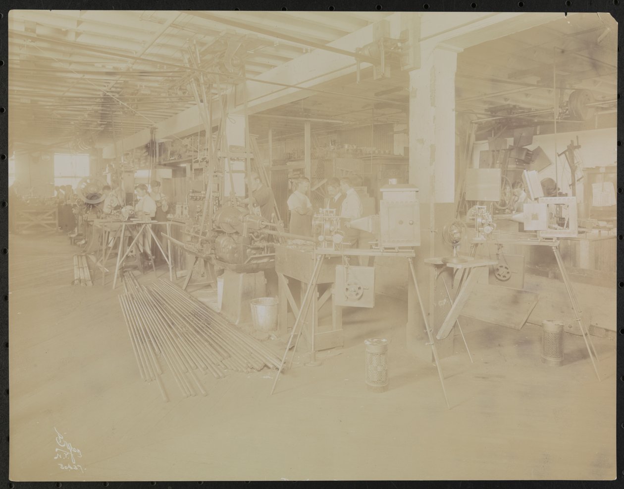 Laboratoire de films Dressler & Co. avec des personnes travaillant, New York - Company Byron