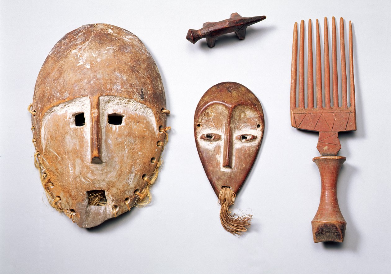 Masques de Lukungu, peigne et figure zoomorphe - Congolese