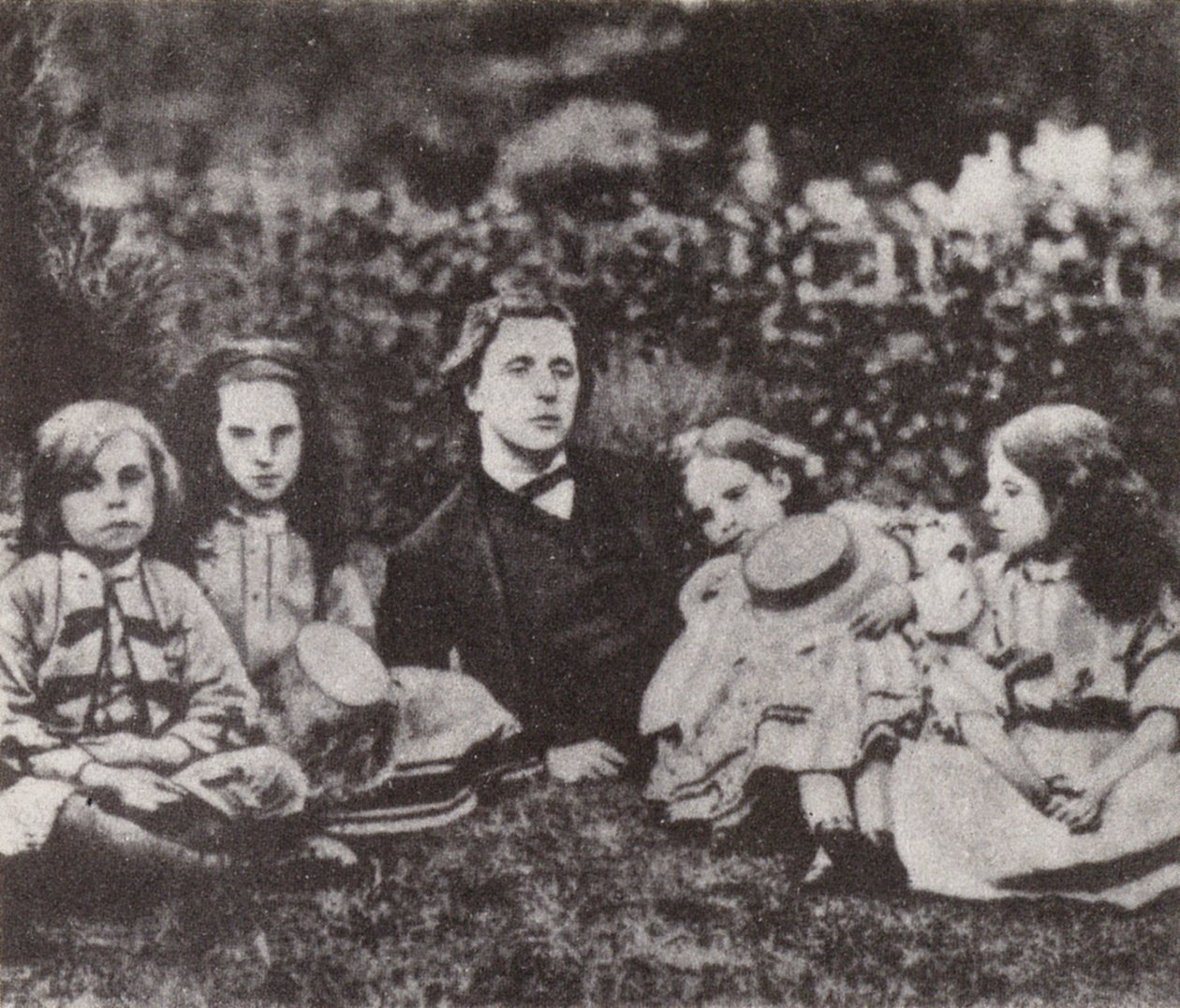 Lewis Carroll avec les enfants Macdonald (photo n/b) - David Scott Lieutenant-Colonel (after) Dodgson