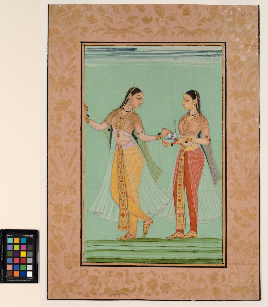 Une dame debout reçoit un plateau de sa servante, c.1670 - Deccani School
