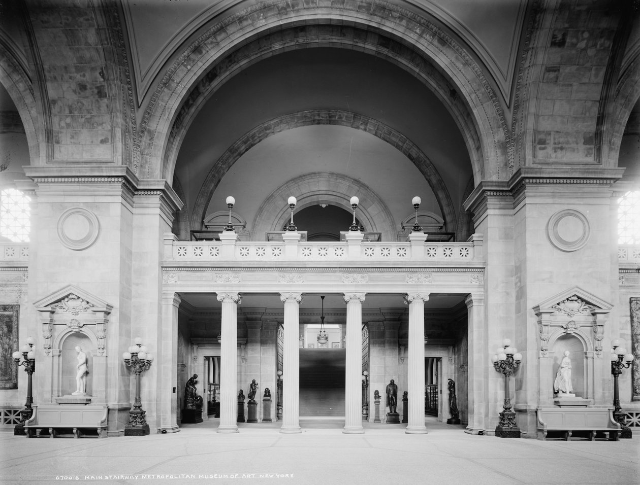 Escalier principal, Metropolitan Museum of Art, New York, vers 1902-10 - Detroit Publishing Co.