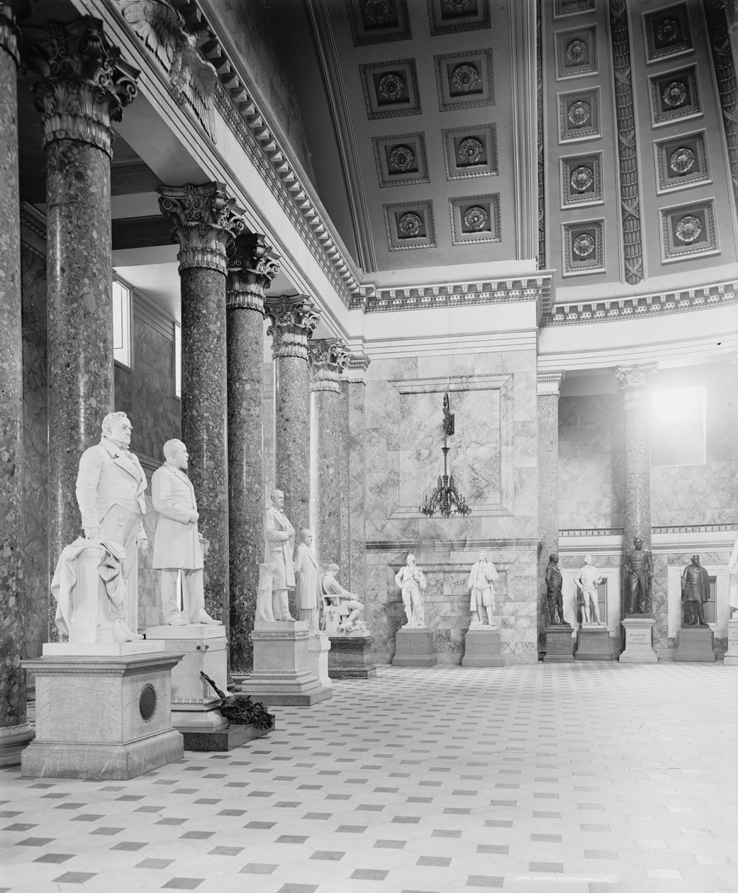 Un coin dans la salle des statues, le Capitole à Washington, D.C., vers 1904 - Detroit Publishing Co.
