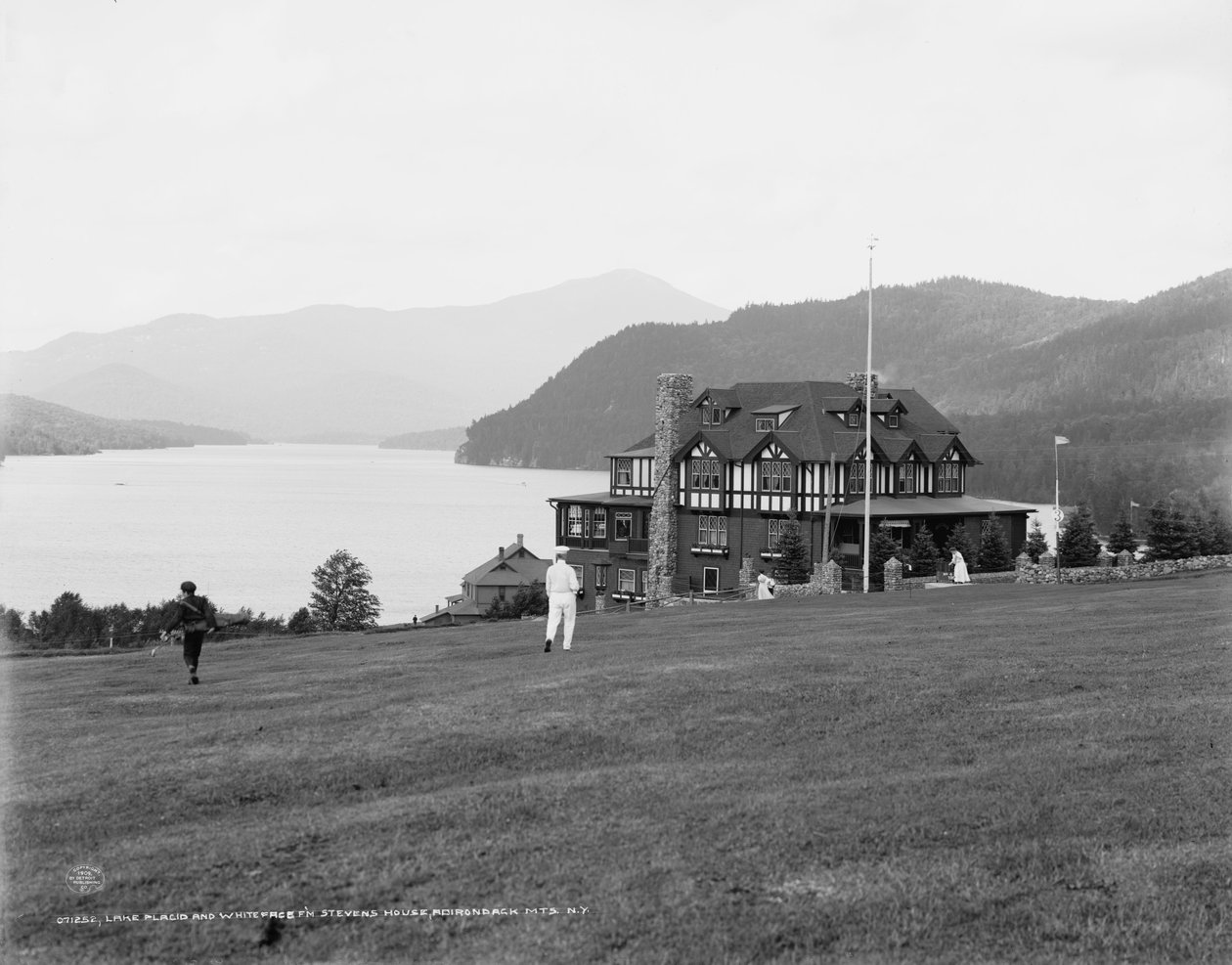 Lake Placid et Whiteface Mountain depuis Stevens House, Adirondack Mountains, N.Y., vers 1909 - Detroit Publishing Co.
