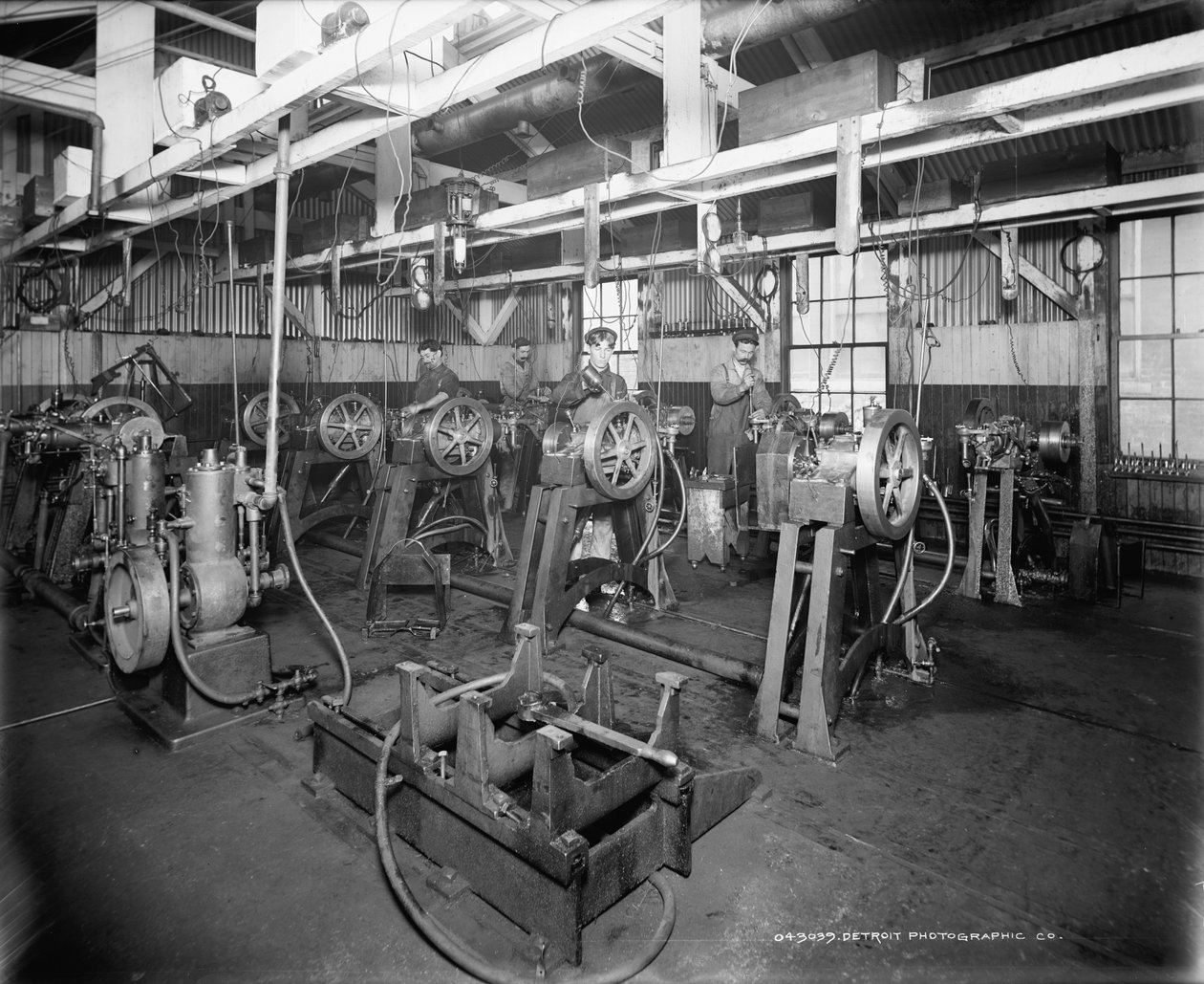 Salle de test, Leland & Faulconer Manufacturing Company, Detroit - Detroit Publishing Co.