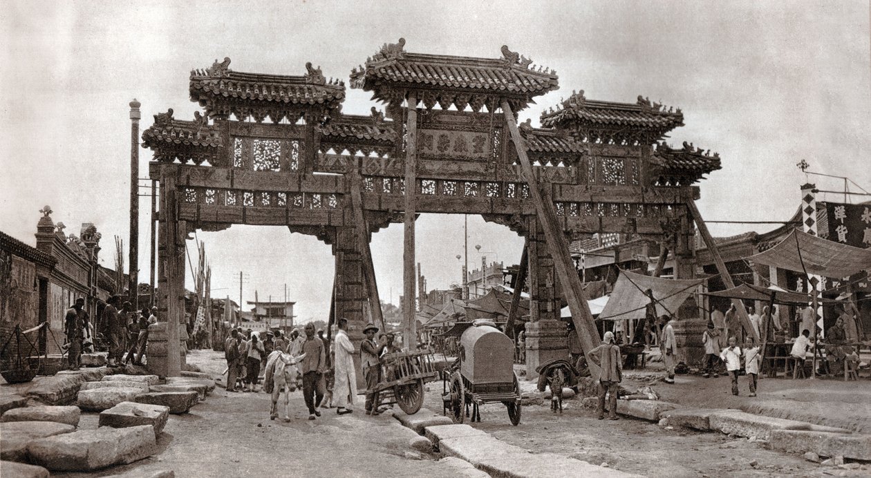 Une rue de la vieille ville, Pékin - Donald Mennie