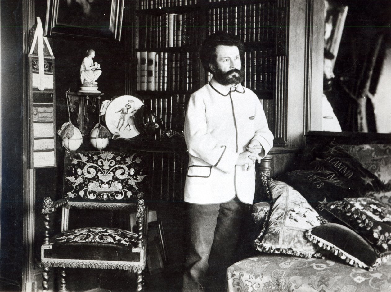 Camille Flammarion (1842-1925) dans son étude, 1893 - Dornac