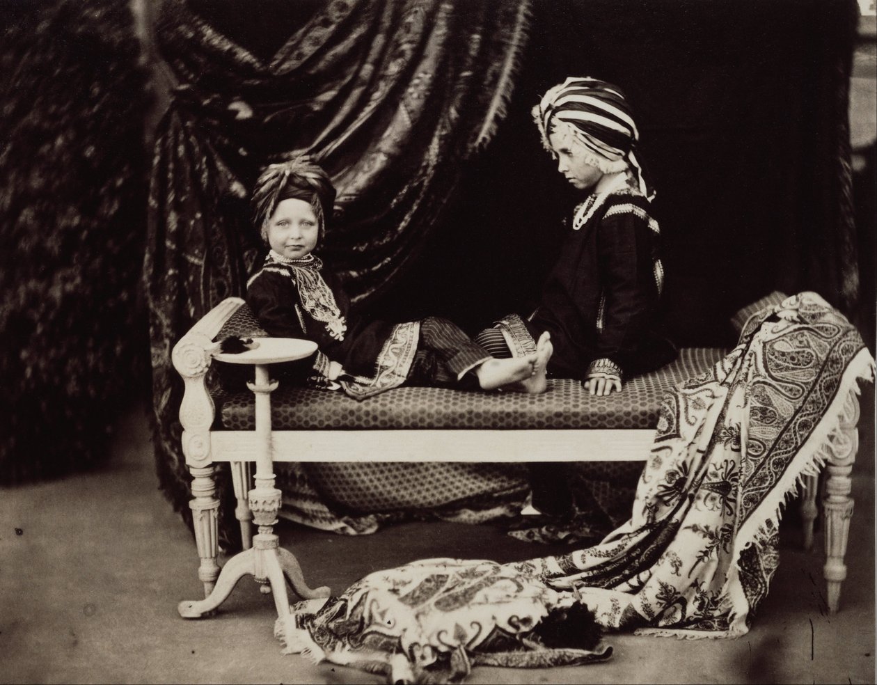 Le prince Arthur et le prince Alfred en costume de princes sikhs, Osborne - Dr Ernst Becker