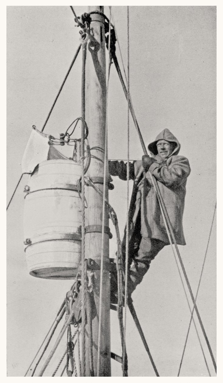 Commandant Frank Wild au mât, pendant l