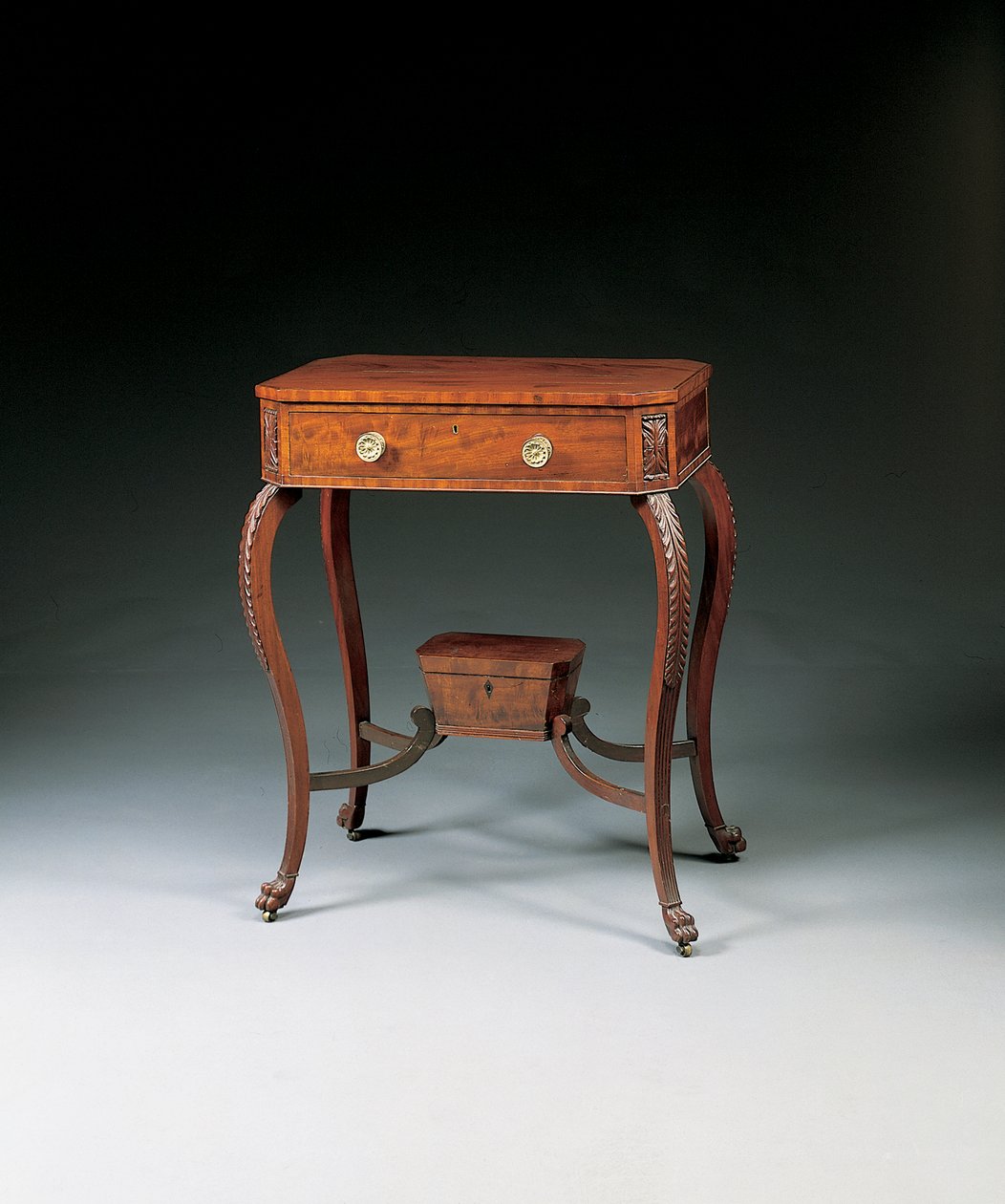 Table de travail classique sculptée, 1810-20 - Duncan Phyfe