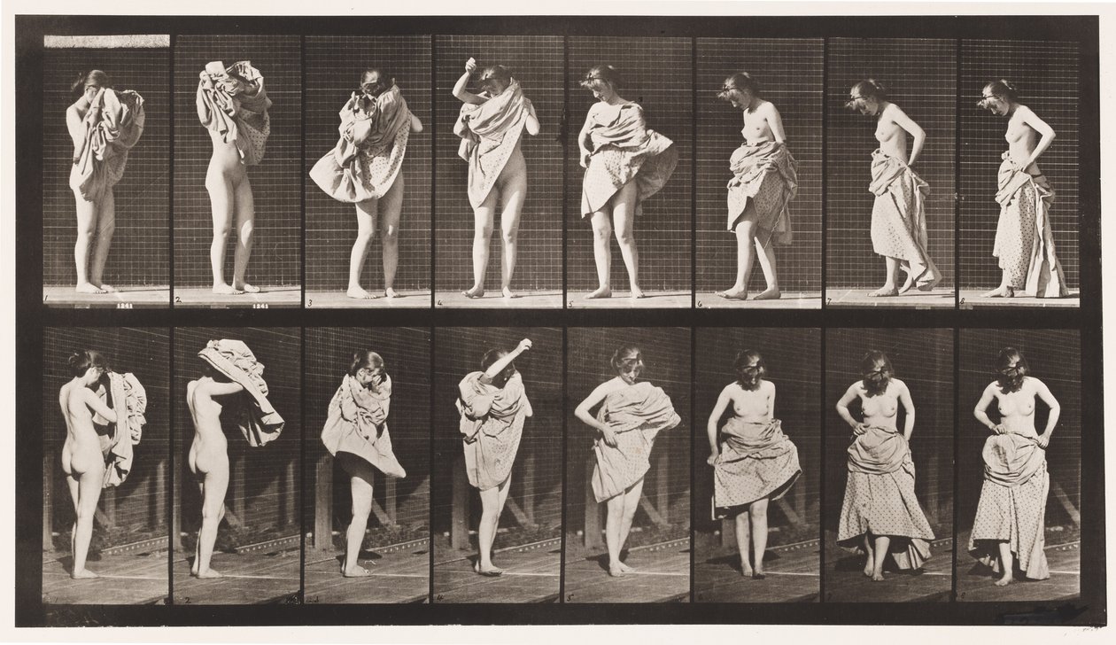 Planche 425. Toilette, mettant une robe et se retournant - Eadweard Muybridge