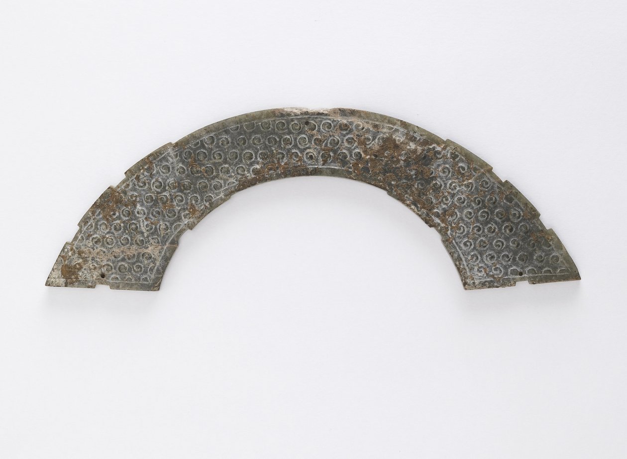 Plaque mince coupée en arc de cercle, du type huang, Changsha, province du Hunan, IVe-IIIe siècle av. J.-C. - Eastern Zhou Dynasty Chinese School
