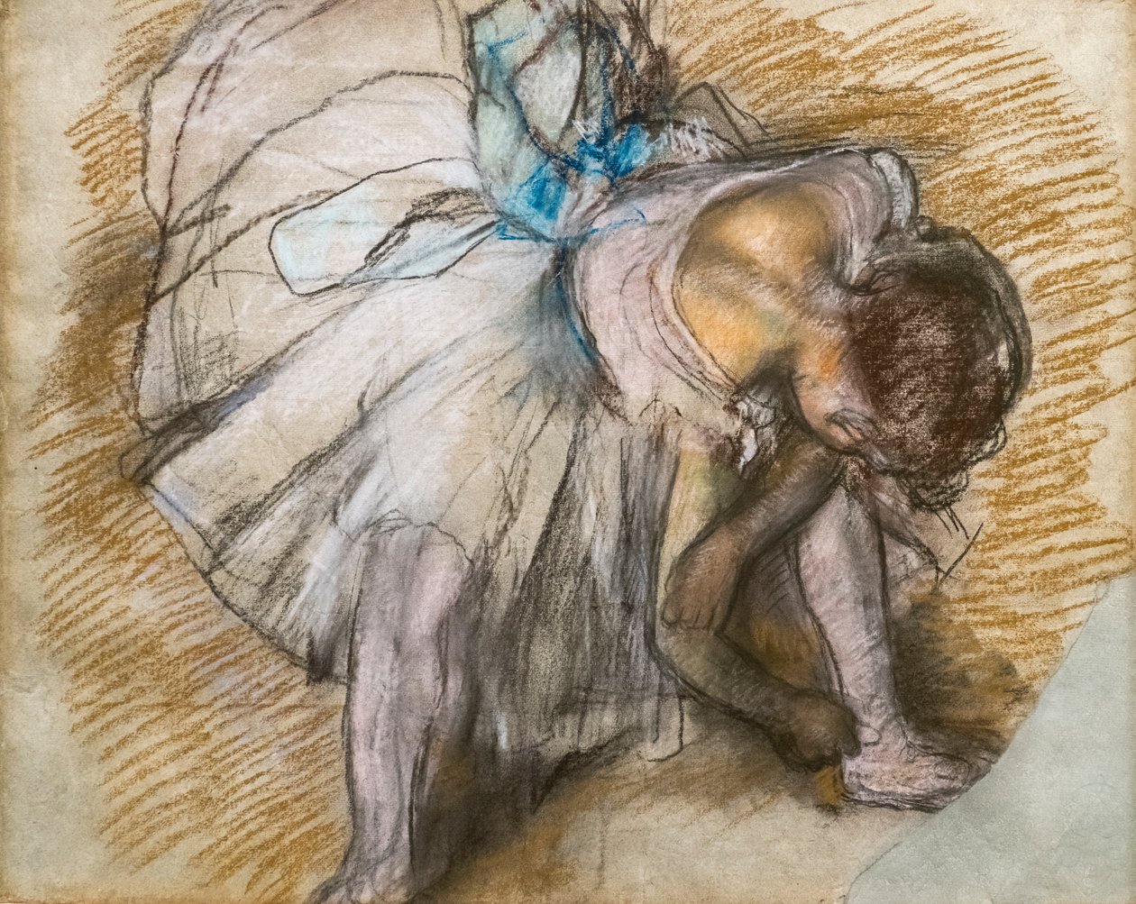 Danseuse ajustant sa chaussure - Edgar Degas