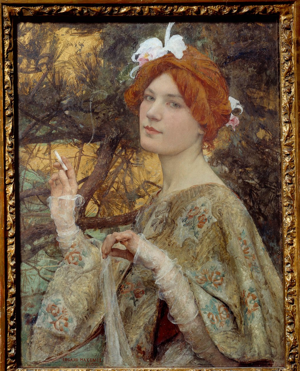 Jeune femme rousse tenant une cigarette à la main et portant une orchidée dans les cheveux - Edgar Maxence