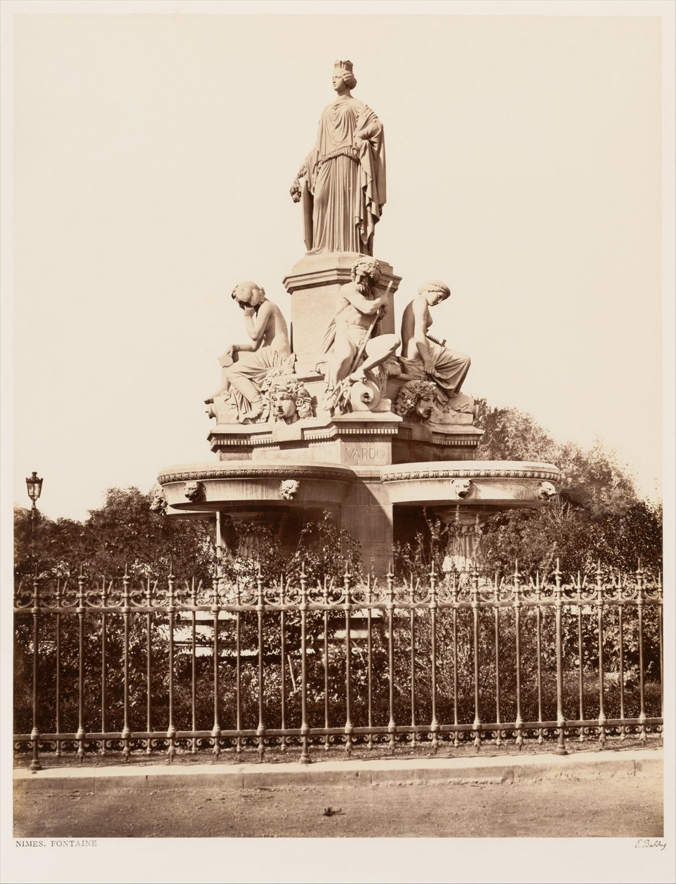Nîmes, fontaine - Édouard Baldus