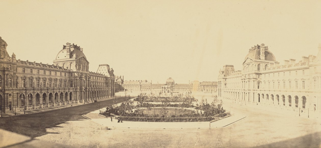 [La cour Napoléon en direction des Tuileries, Louvre, Paris] - Édouard Baldus