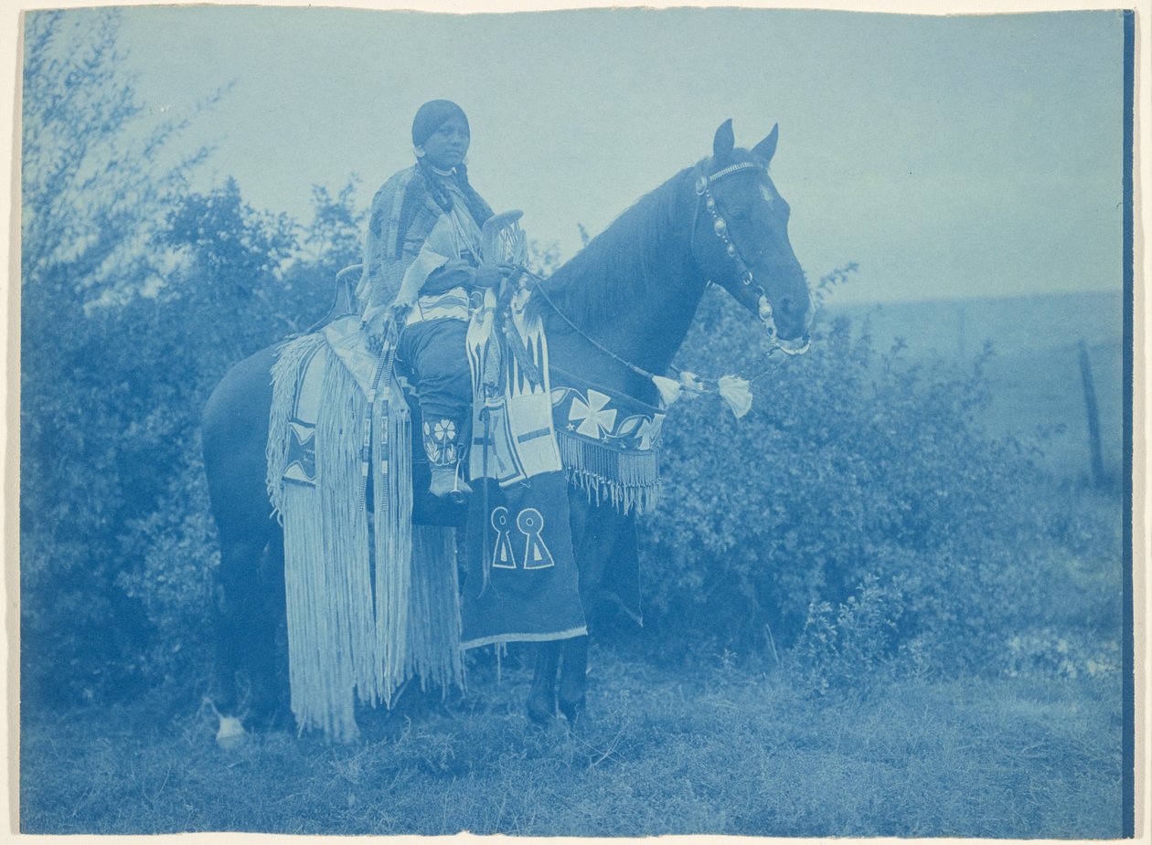 [Femme cayuse à cheval] - Edward S. Curtis