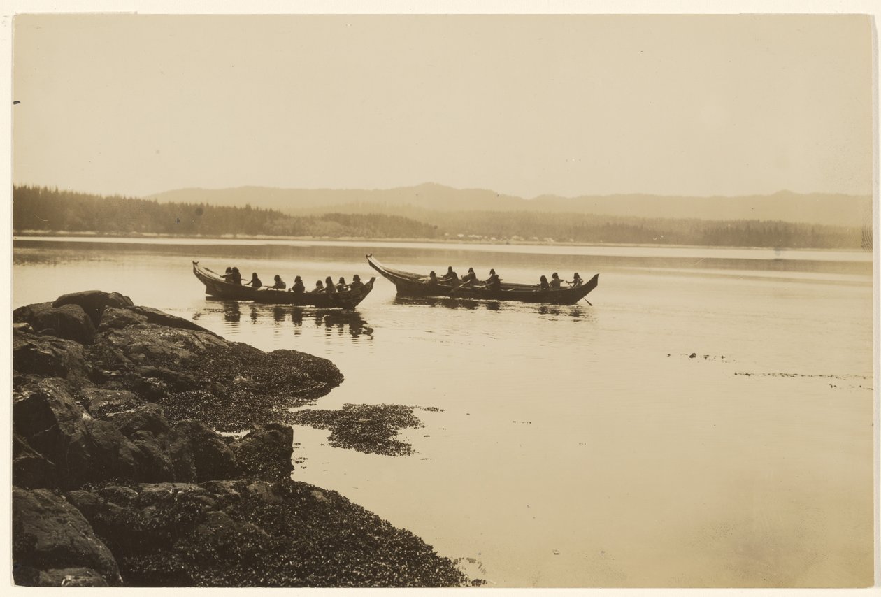 [Les guerriers, jeunes et vieux, mirent leurs canoës à l