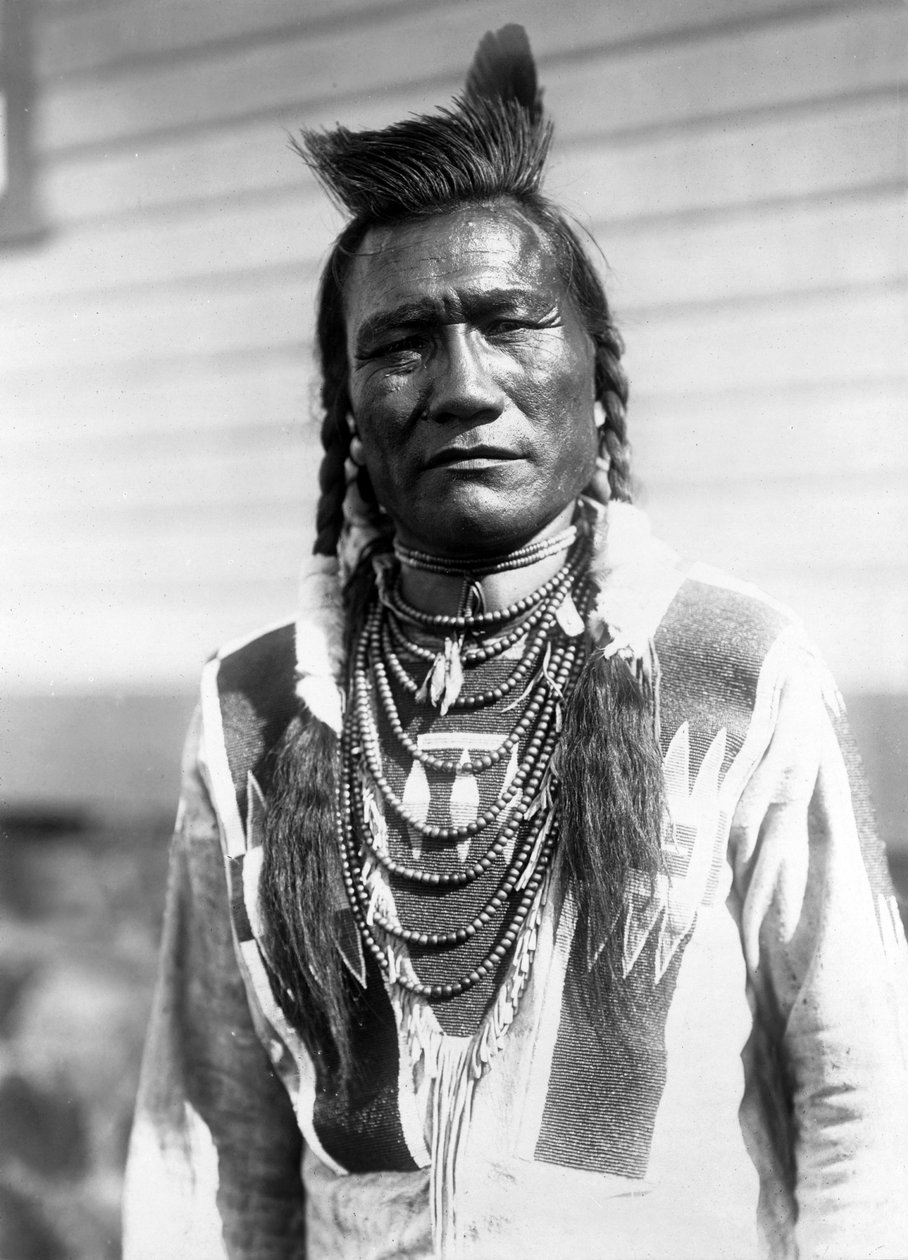 Bird Rattle, homme indien, vers 1910, photo Edward S. Curtis - Edward Sheriff Curtis
