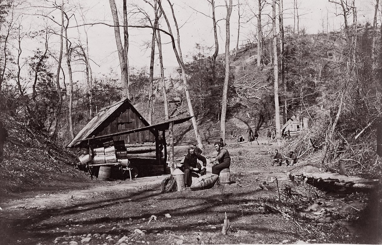 [Une gare sur la rivière James établie pour extraire de la poudre à canon des confédérés...] - Egbert Guy Fowx.