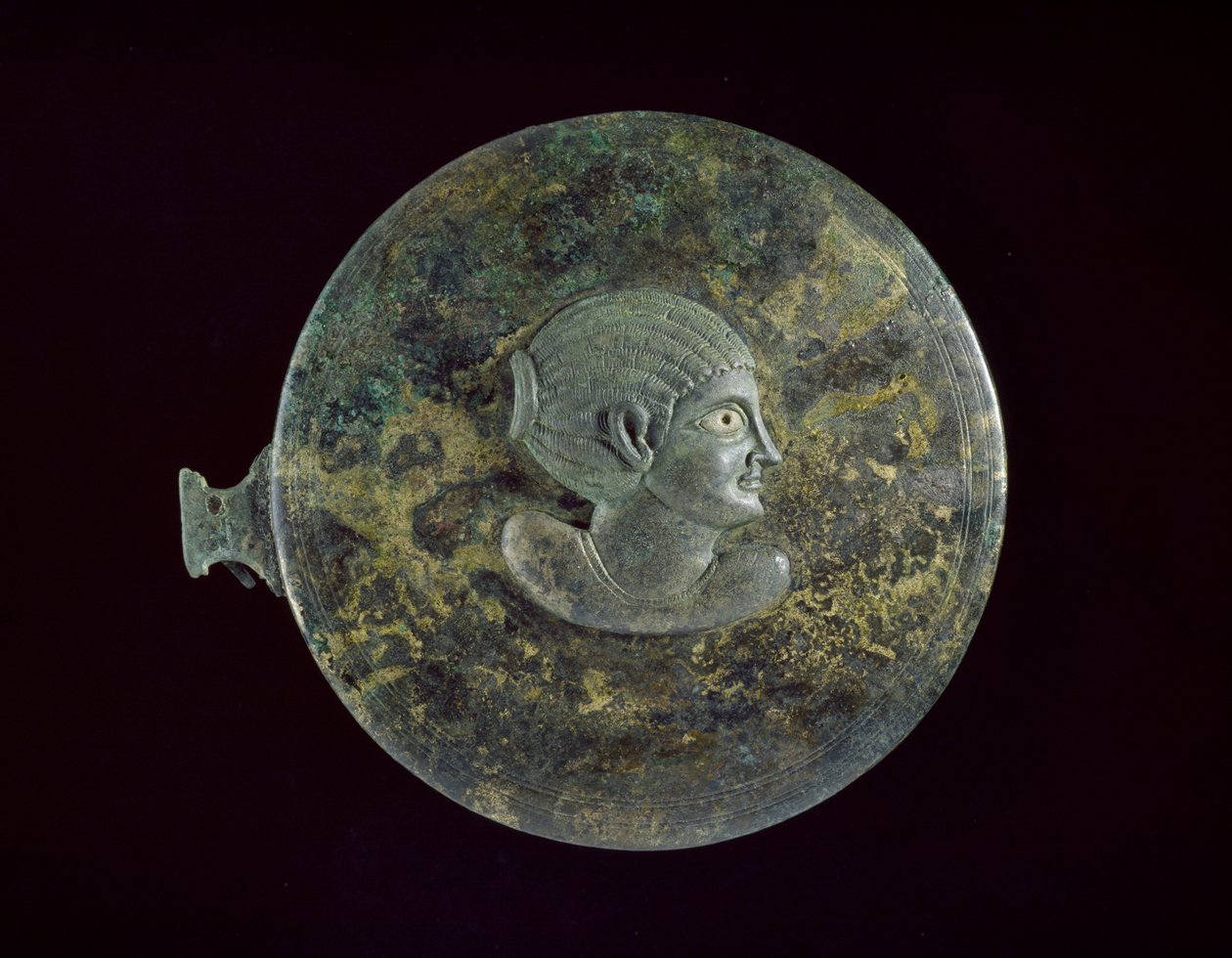 Couvercle de miroir en bronze coulé avec buste hellénistique d