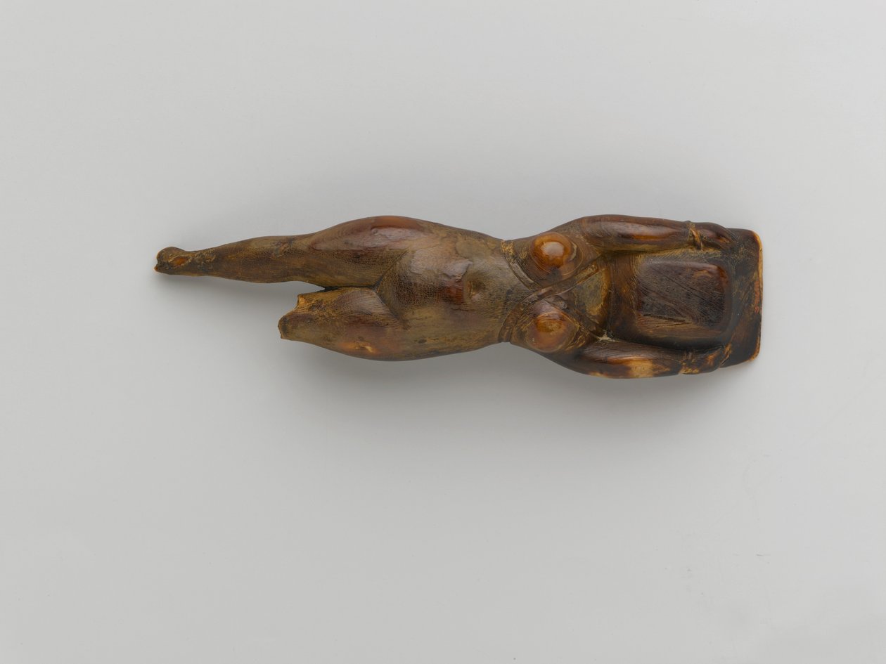 Plat de toilette tenu par une figure de femme flottante, de Saqqara - Egyptian