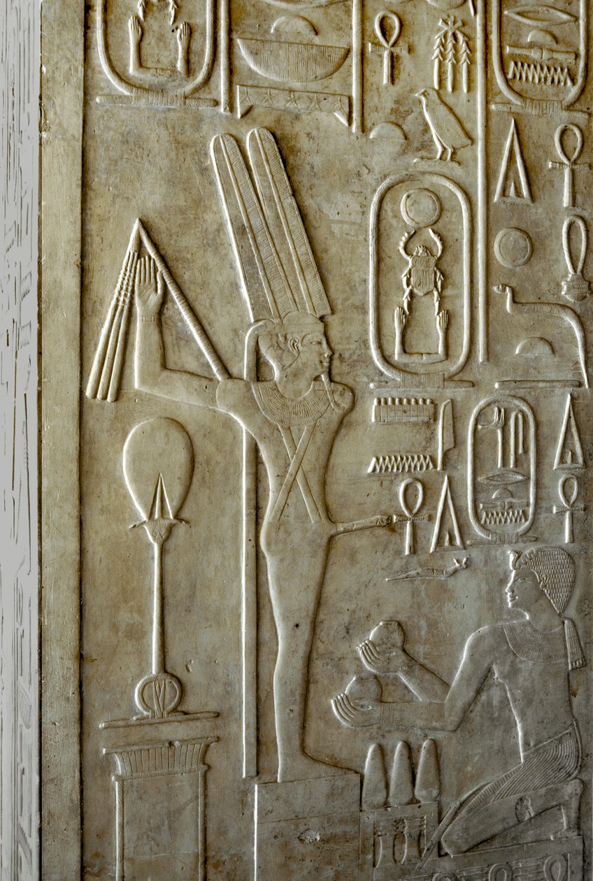 Antiquité égyptienne : hiéroglyphe représentant le dieu ithyphallique Min, chapelle blanche du pharaon Sésostris I (1962-1928 av. J.-C.) 12ème dynastie, sanctuaire construit pour rendre hommage au dieu Amon. Musée en plein air du temple de Karnak Égypte - Egyptian 12th Dynasty