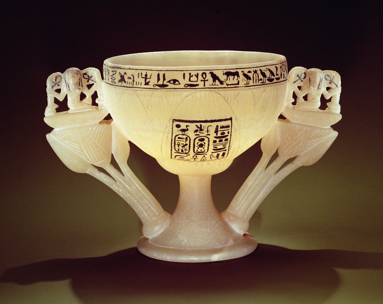 Coupe à boire en forme de fleur de lotus à demi-ouverte, trouvée à l