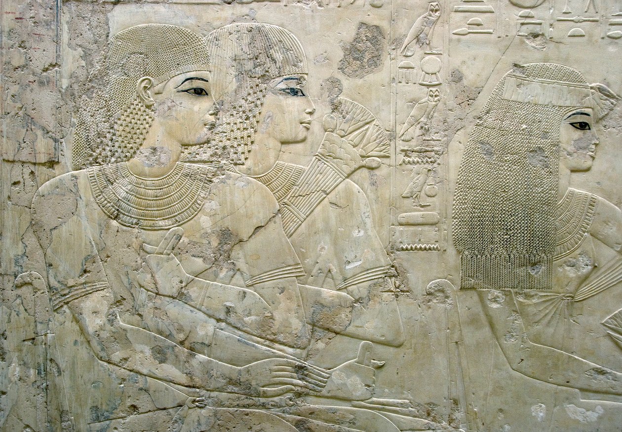 Bas-relief représentant les invités d