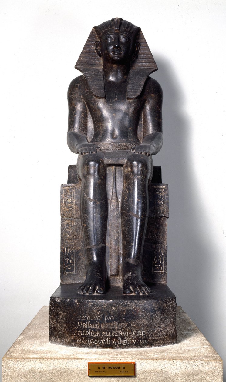 Antiquité égyptienne : sculpture en basanite représentant Thoutmosis III (vers 1504-1450 av. J.-C.), pharaon égyptien. 18ème dynastie. De Thèbes. Turin, musée égyptien - Egyptian 18th Dynasty