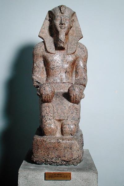 Statue agenouillée d