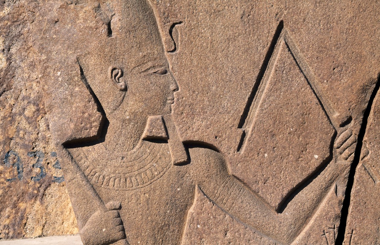 Bloc avec reliefs et inscriptions de Ramsès II, grand temple d