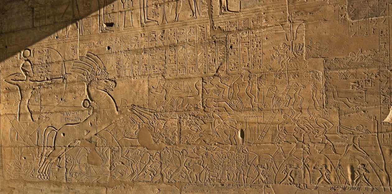 Antiquités égyptiennes : vue des reliefs célébrant les exploits de Ramsès II lors de la bataille de Qadesh en 1274 av. J.-C., Temple funéraire dédié au pharaon Ramsès II - Egyptian 19th Dynasty