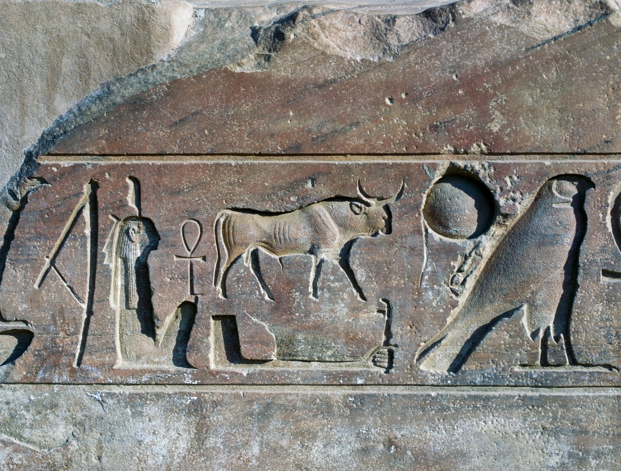 Hiéroglyphes avec le nom de Ramsès II, base de l'obélisque, Temple d ...