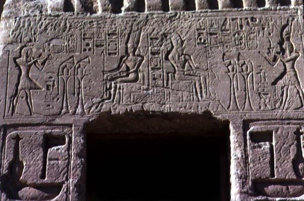 Linteau au-dessus de la porte d