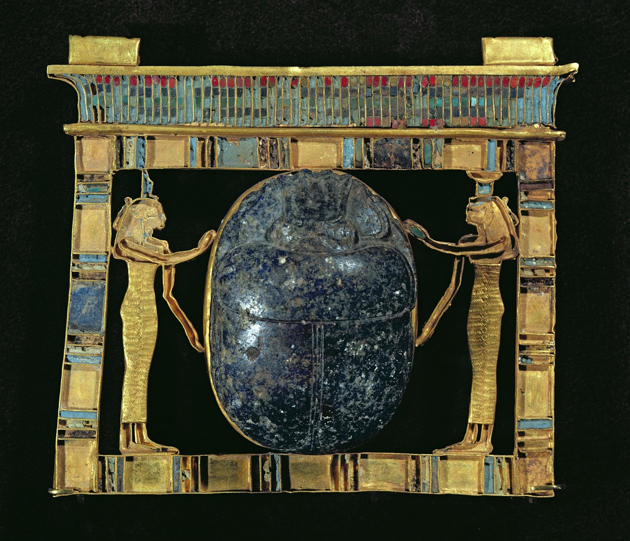 Pectoral du vizir, Paser, avec un scarabée flanqué des déesses Isis et Nephthys, du Sérapéum de Memphis, Nouvel Empire - Egyptian 19th Dynasty