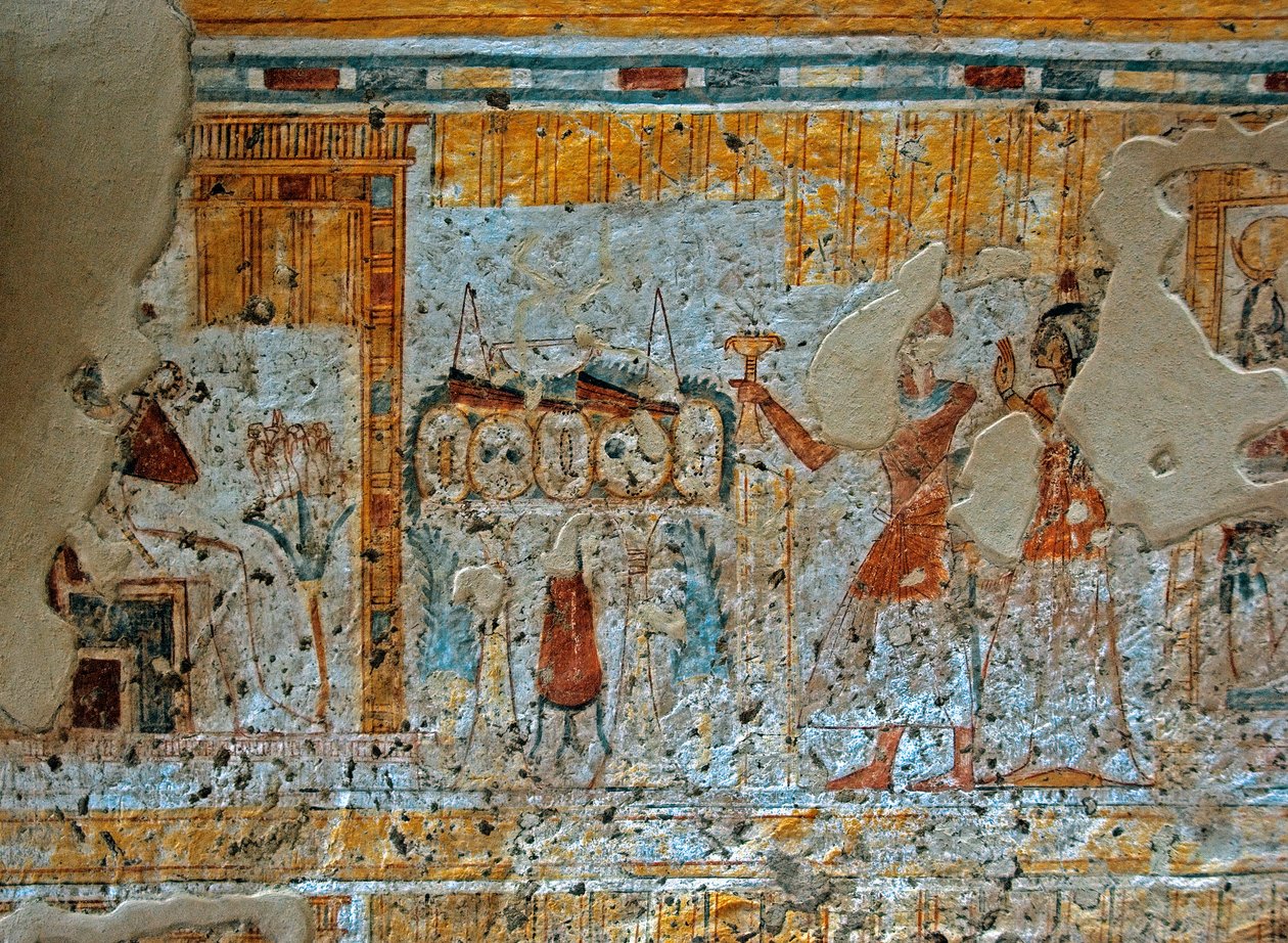 Antiquité égyptienne : représentation de Shuroy et de son épouse adorant le dieu Osiris assis devant les quatre fils d