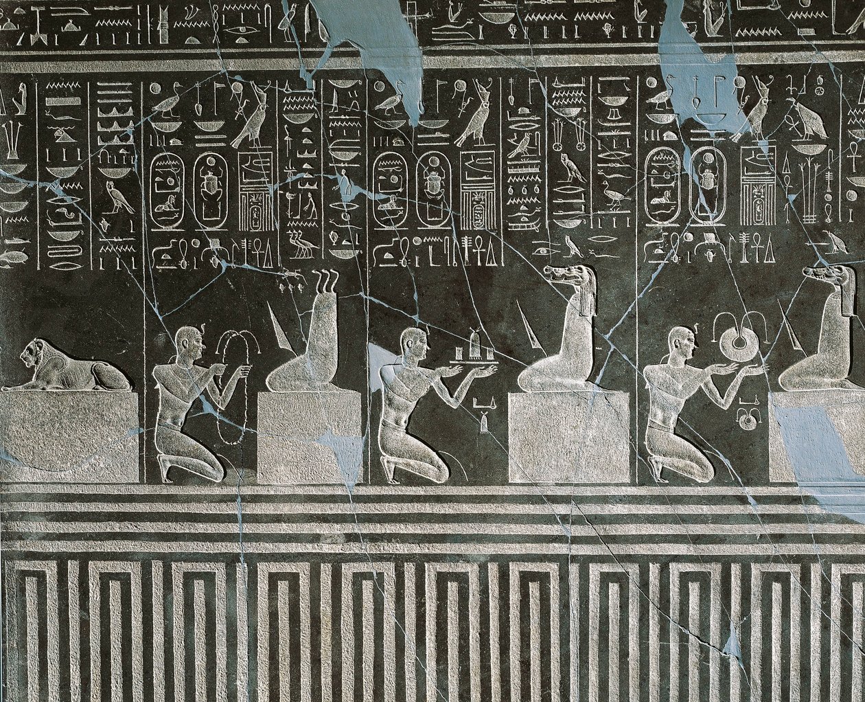 Relief en dolérite de Nectanébo I offrant des cadeaux au démon - Egyptian 30th Dynasty