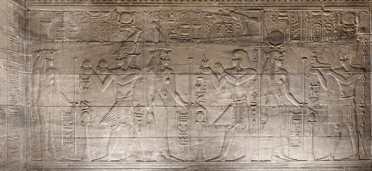 Reliefs dans le sanctuaire intérieur, temple de Philae, Assouan, Égypte - Egyptian 30th Dynasty