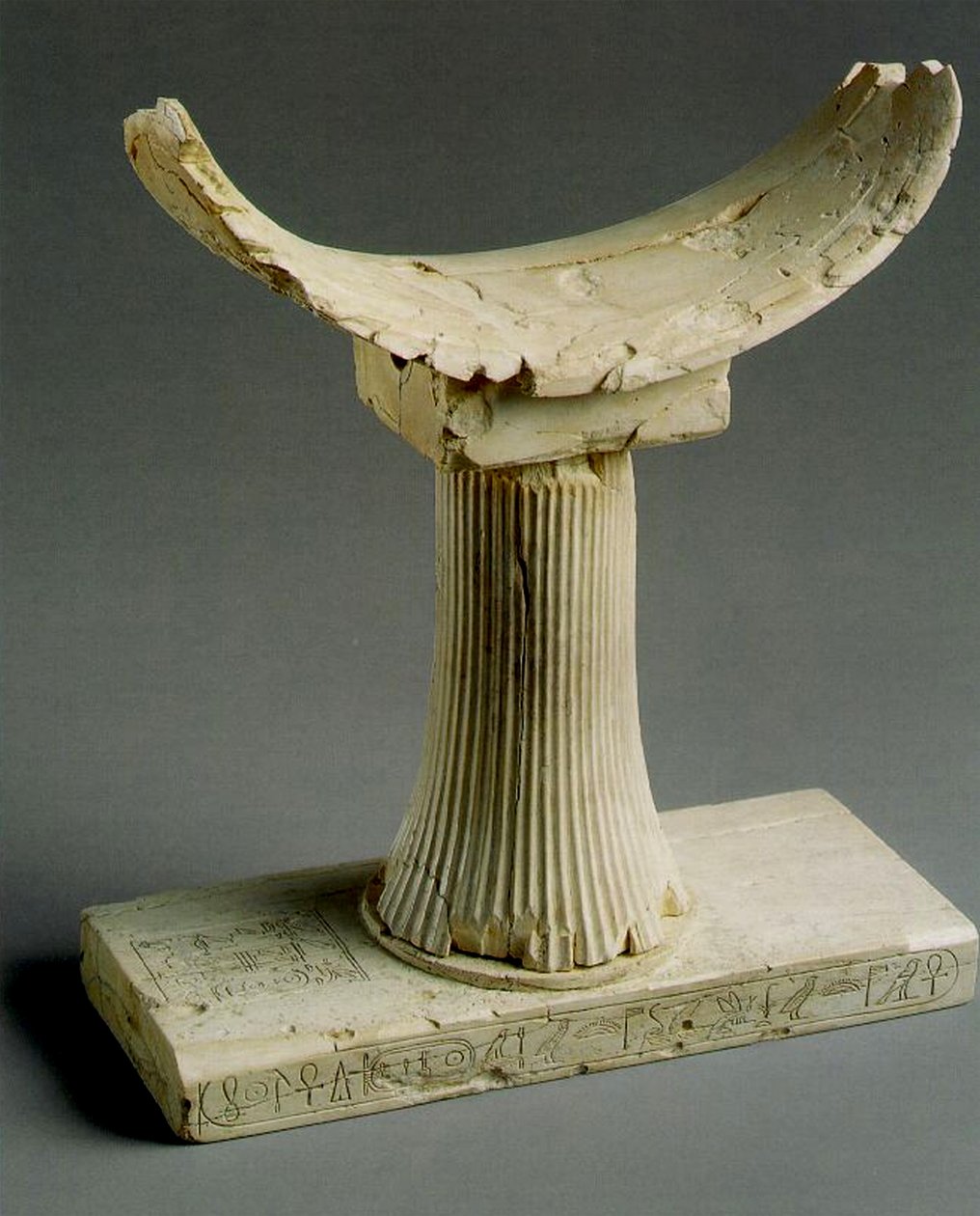 Appui-tête avec le nom de Pépi II - Egyptian 6th Dynasty
