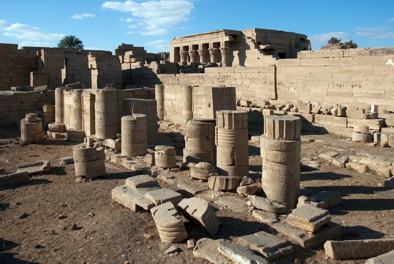 Antiquité égyptienne : colonnes du temple dédié à Hathor, Dendérah, Égypte - Egyptian Ptolemaic Period