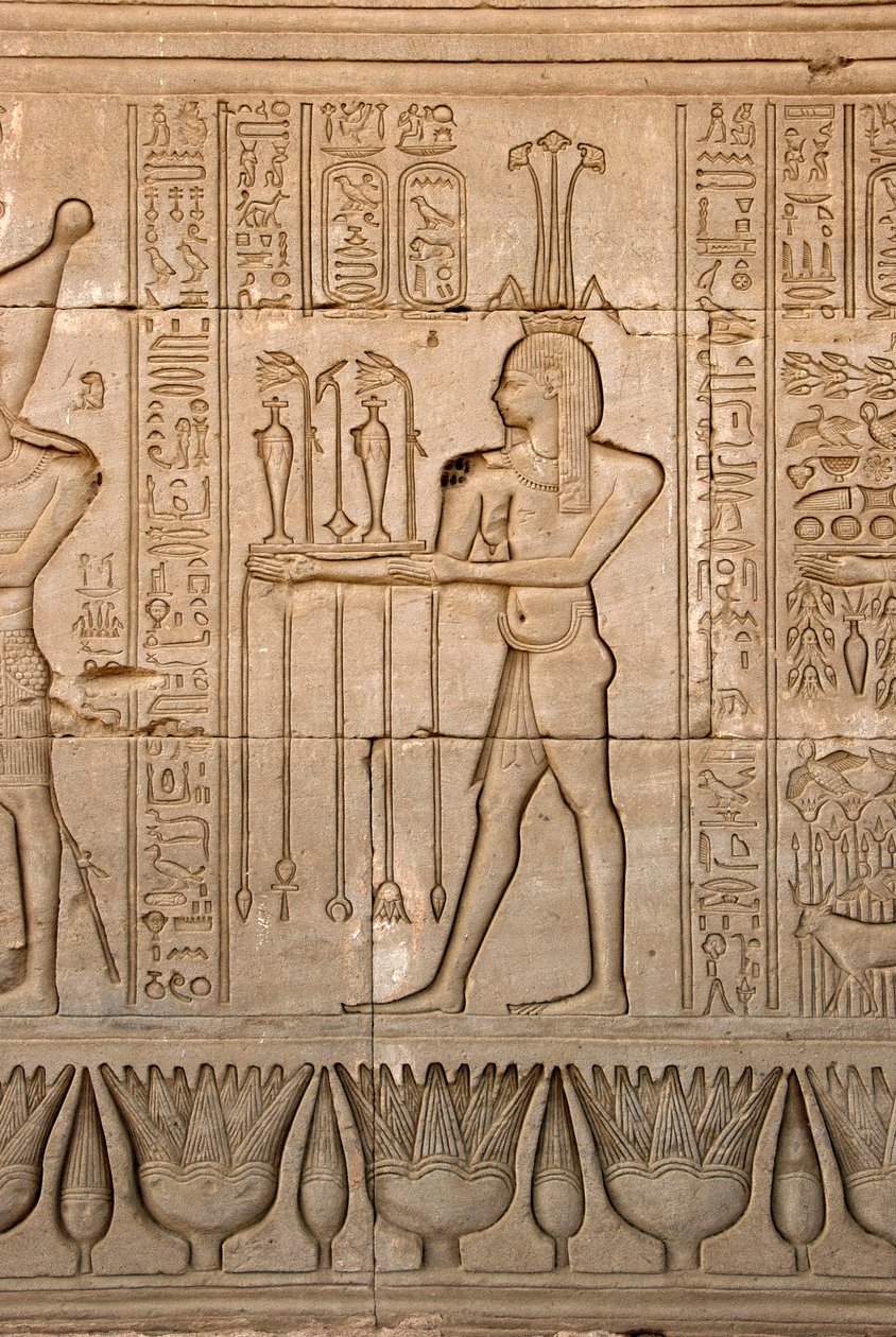 Antiquité égyptienne : représentation du dieu du Nil, Hapy, et hiéroglyphes, temple de Hathor, Dendérah, Égypte - Egyptian Ptolemaic Period