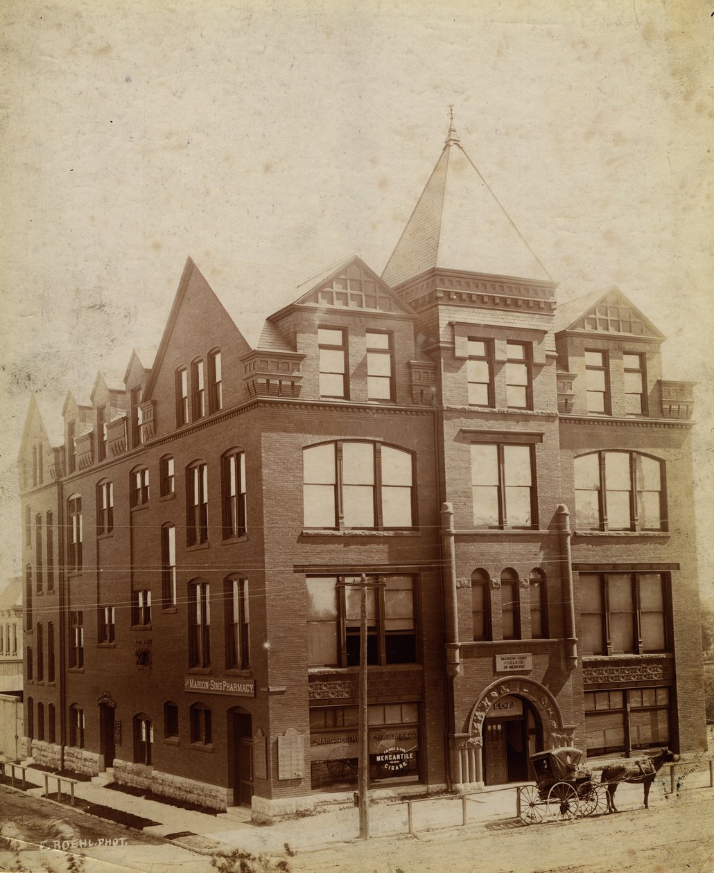 Marion Sims Medical College, South Grand Avenue et Caroline Street - Emil Boehl