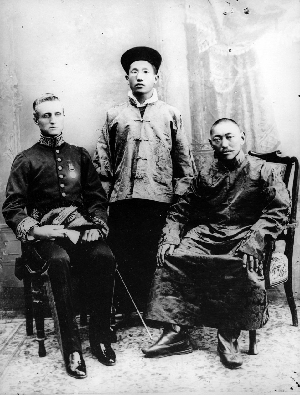 13e Dalaï Lama, Sir Charles Bell et Maharaj Kumar Sidkeong Trul-ku, 1910 - English Photographer