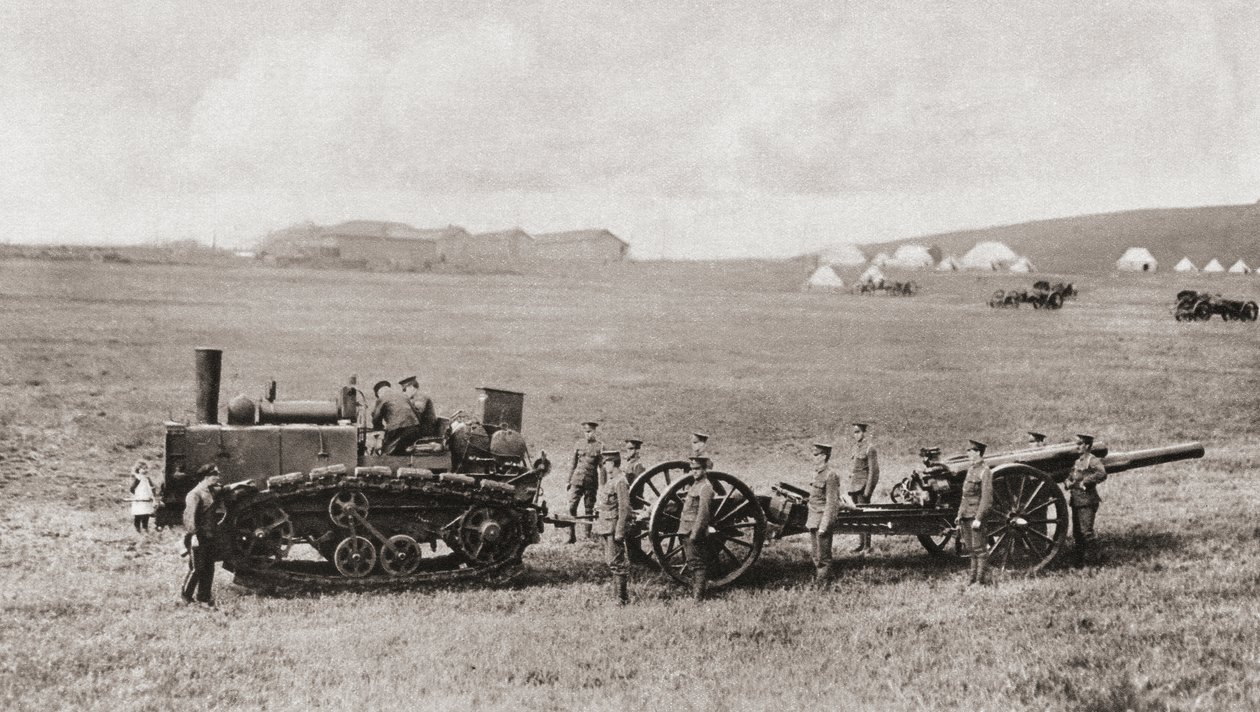 Un tracteur à chenilles transportant un canon lourd britannique pendant la Première Guerre mondiale, de 