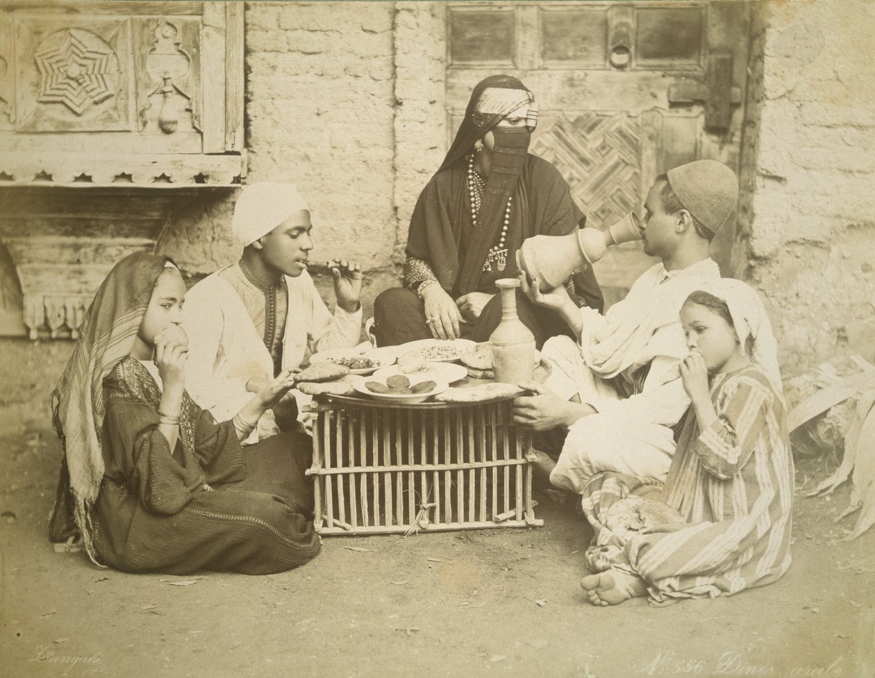 Une famille égyptienne, c.1878 - English Photographer